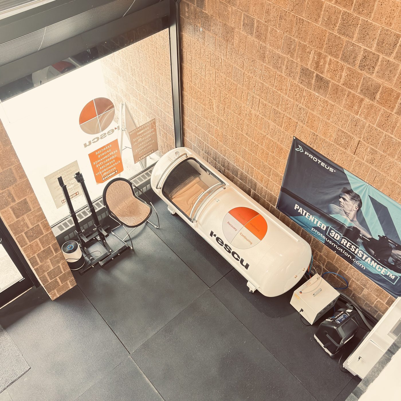 Medical-grade hard hyperbaric chamber at Rescu Wellness Scarsdale